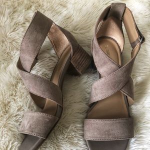 Naturalizer N5 Comfort Sandals